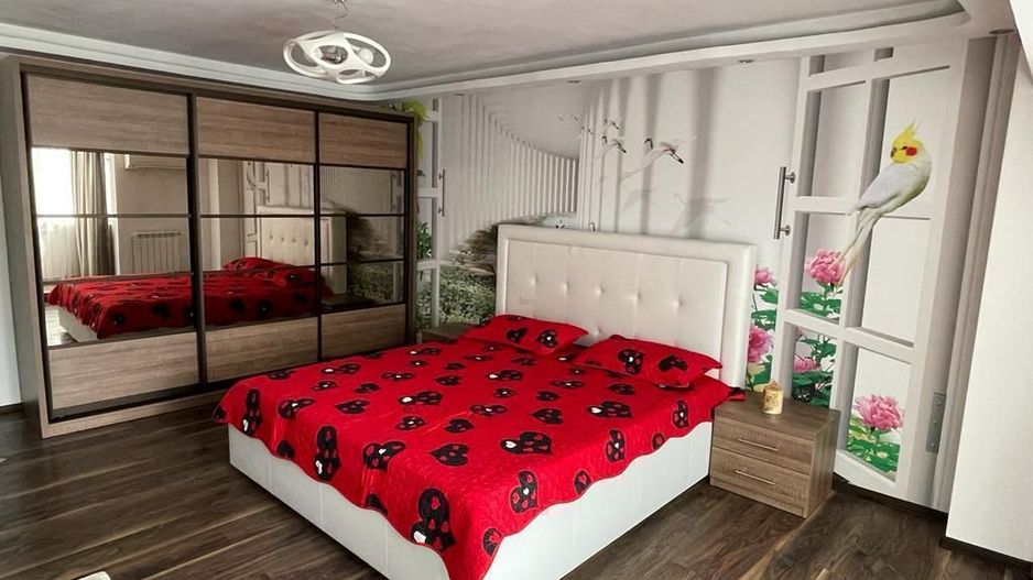 Închiriez apartament 2 camere, Decebal, mobilat, confort lux, parcare - Poză 4