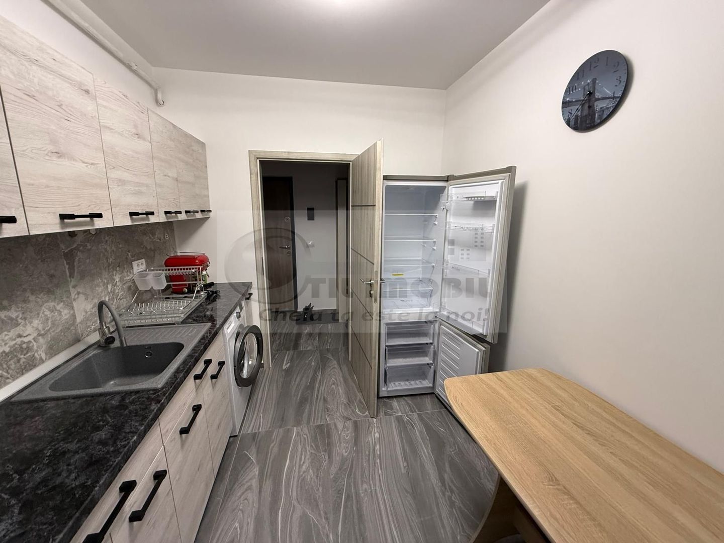 APARTAMENT 2 CAM DEC CAPAT CUG MOBILAT SI UTILAT LIBER - Poză 2