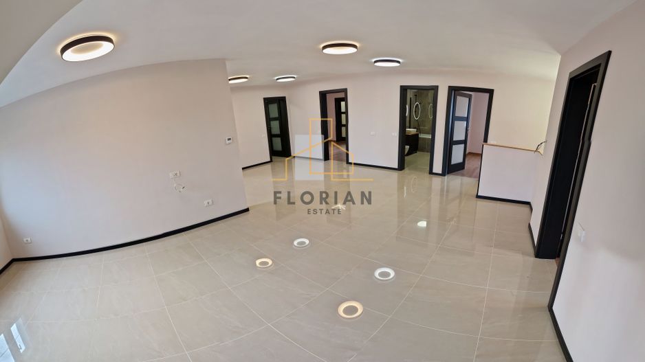 Duplex spatios si luminos in centrul Sacalazului - Poză 2