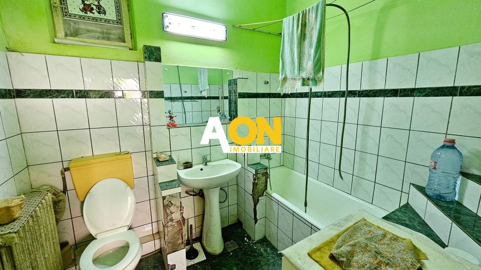 Casa veche, 5 camere, 287 mp teren, zona Prefectura. Necesita renovare - Poză 12