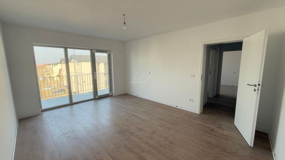 Decomandat. Spatios. Loc de parcare. - Poză 1