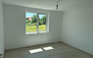 Casă P+M cu 2.400 mp teren intravilan, două deschideri la stradă – Tătăruși, Iași - Poză 6