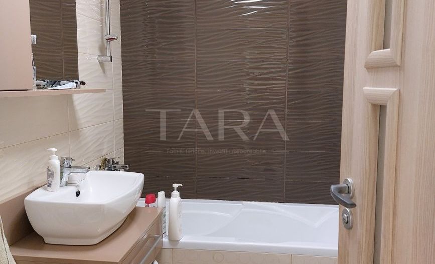Apartament 4 camere, 78 mp, 2 băi, 2 balcoane,  zona Plopilor. - Poză 7
