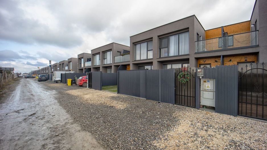 Casă înșiruită de vânzare în Sânpetru | Mobilată și utilată premium - Poză 22