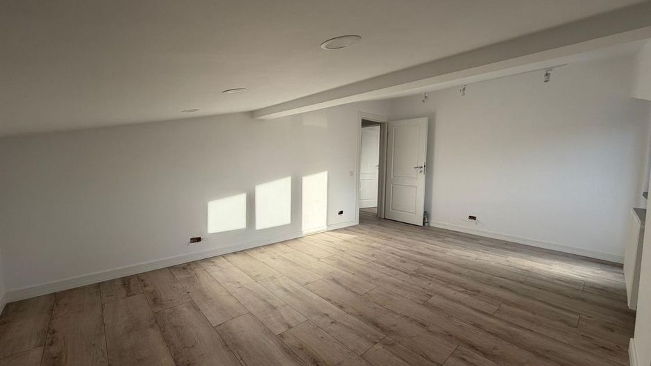 Apartament 3 camere nemobilat,nelocuit bloc nou + loc parcare - Poză 6
