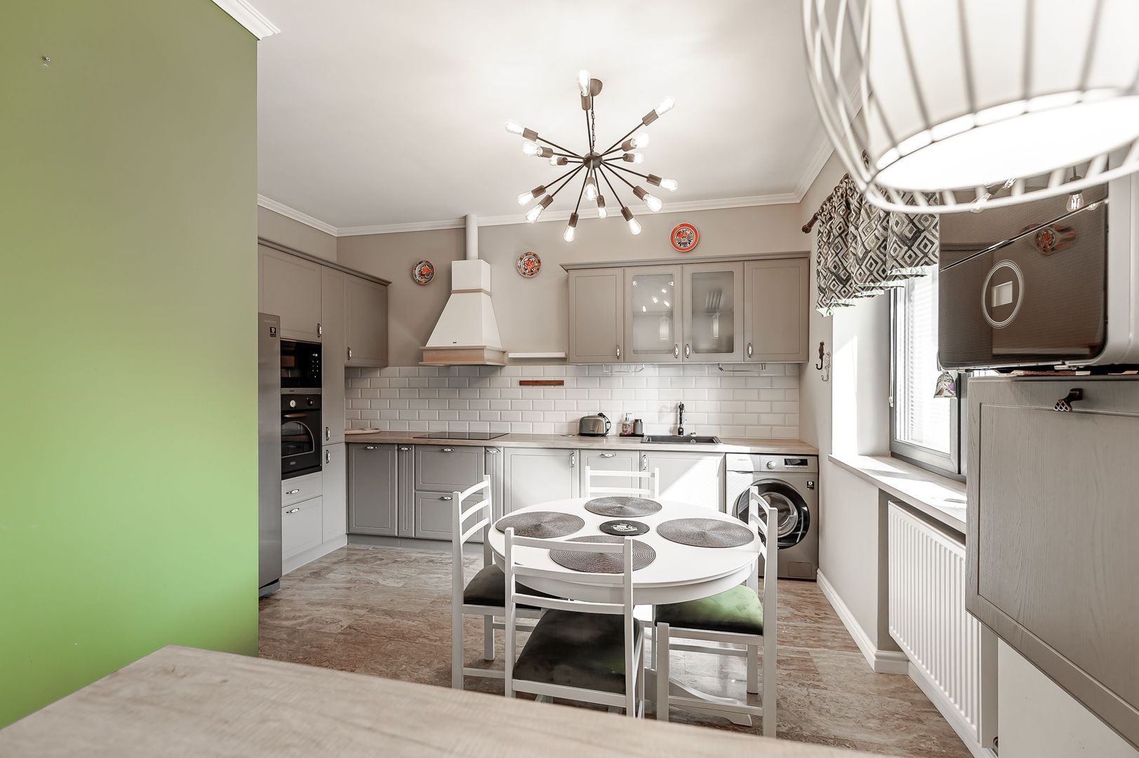 Apartament cu 3 camere ultracentral cu garaj - Poză 2