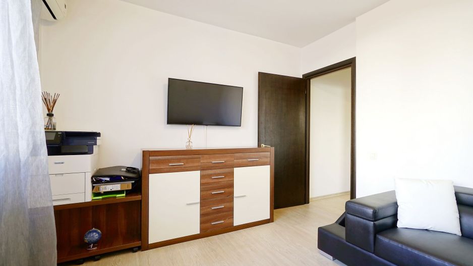 Ideal gradinita P+2, 8 cam, 6 dormt 6 bai, 3 garaje teren 650 mp, - Poză 12