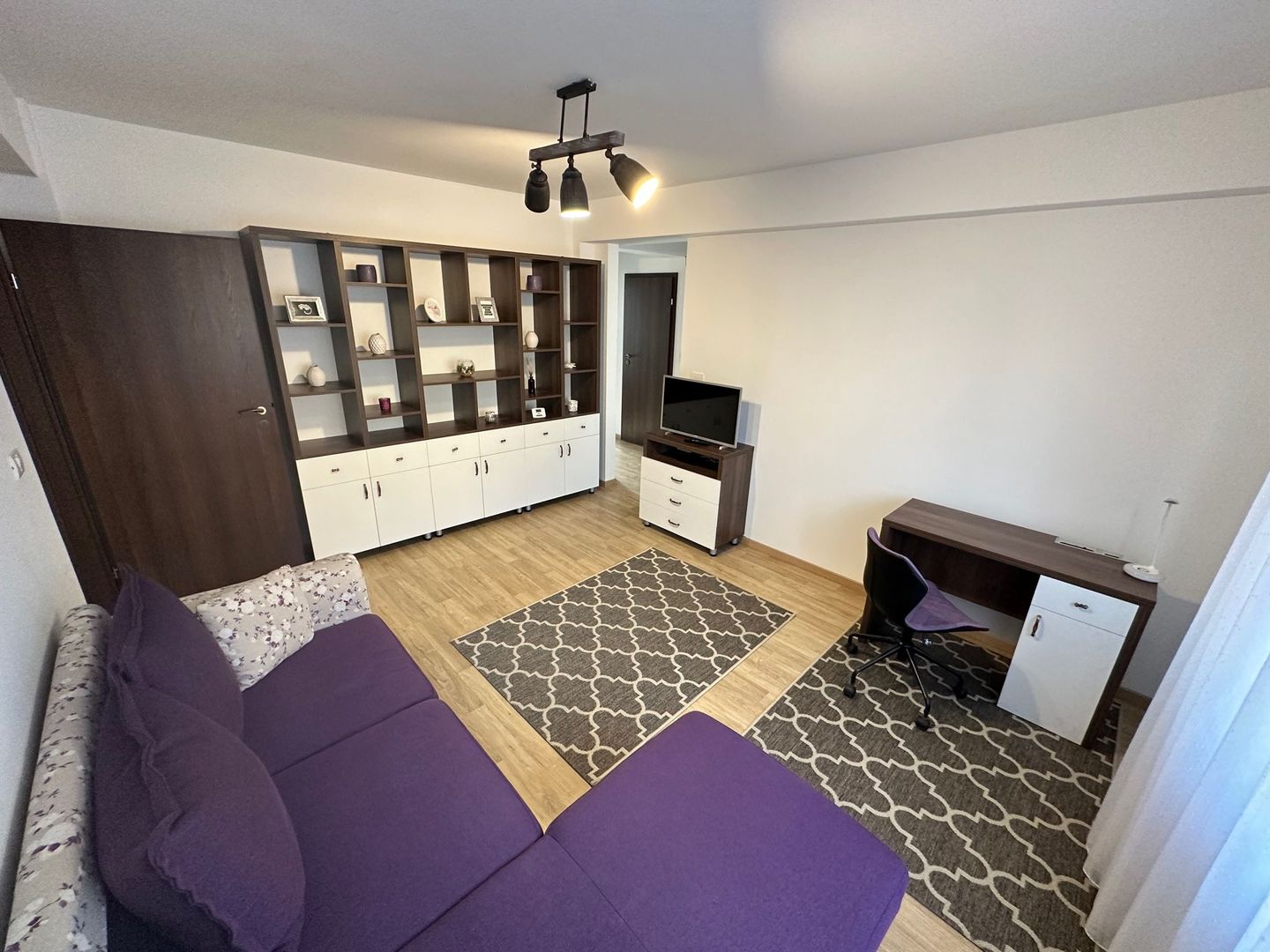 Apartament 3 camere zona Piața Victoriei - Poză 1