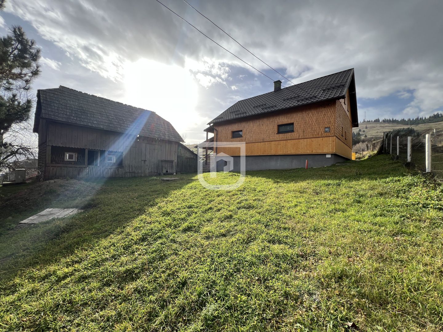 Casa din barne cu 3 dormitoare si pardoseala Gura Humorului - Poză 18