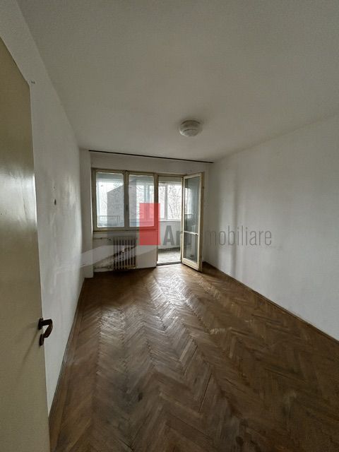 Apartament 3 camere Baba Novac de  renovat - Poză 2