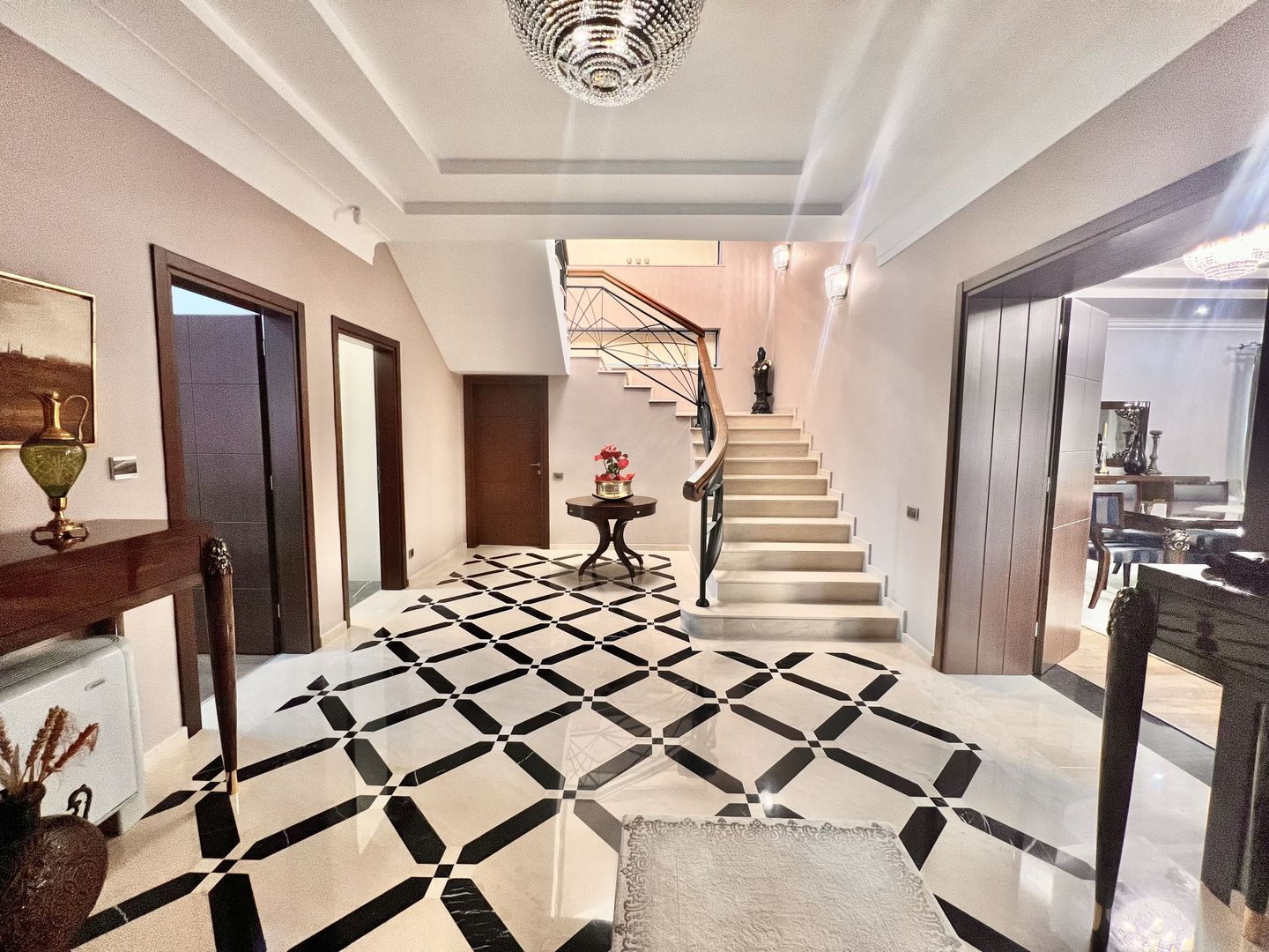 Vilă de Lux pe un Teren de 1700 mp Smart Home și Facilități Premium - Poză 3