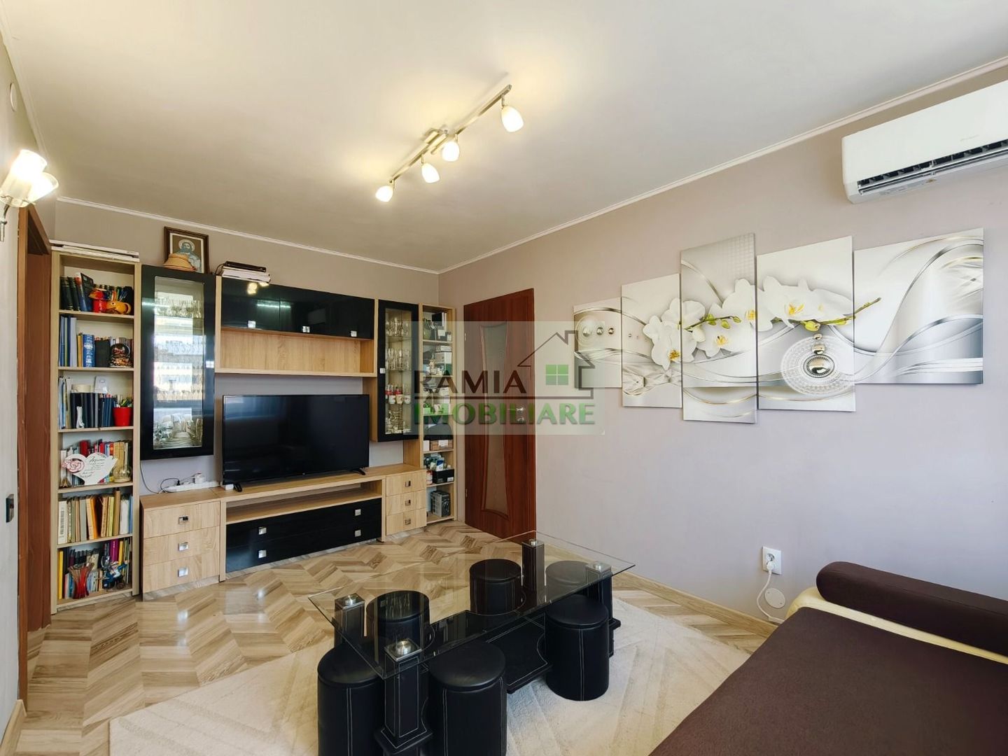 Apartament 3 camere, Cartierul Florilor, Boxă și parcare - Poză 3