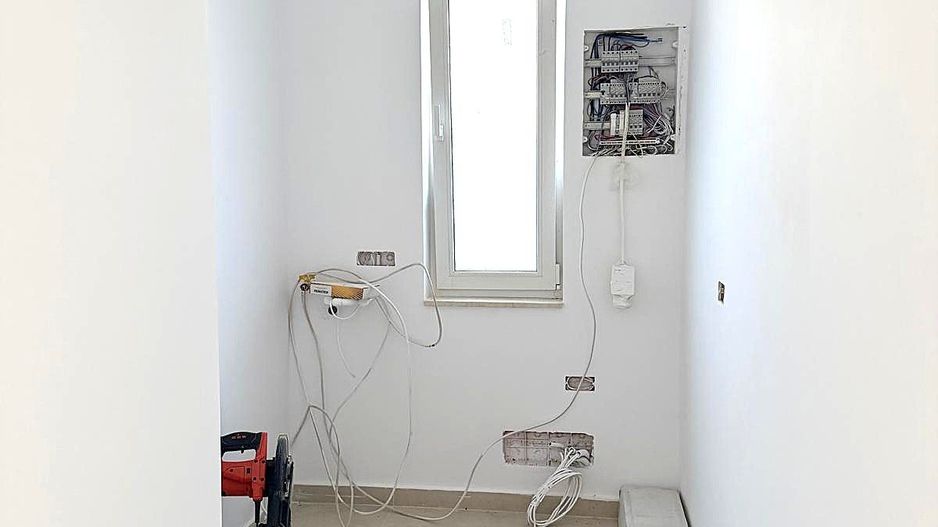 Casa de vanzare pe un singur nivel zona ORIZONT pret 220 negociabil - Poză 6
