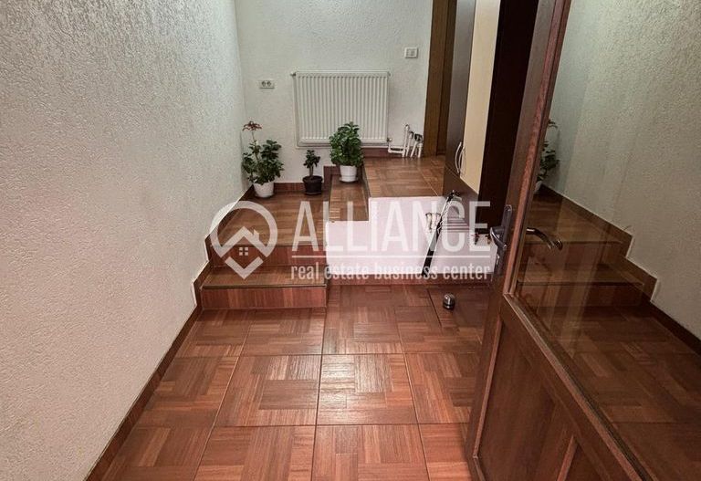 TOMIS MALL(cod04)-Etaj vila 4 camere ultracentral curte privata - Poză 1