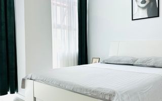 3 camere , etaj intermediar, Piața 1 mai! - Poză 1