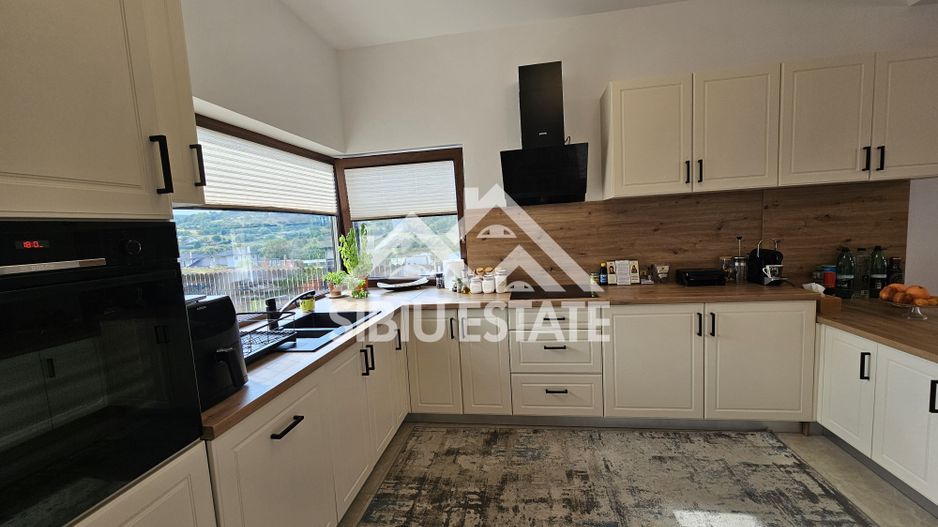 Casa Sibiu Cisnadioara, casa cu garaj, 5 camere, 3 bai - Poză 5