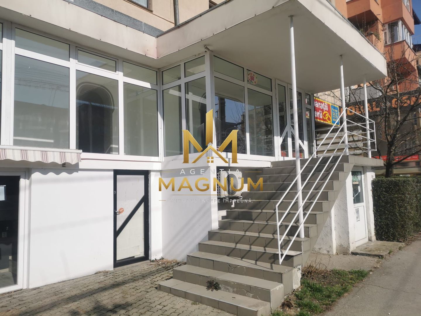 Spațiu comercial stradal | Vitrină mare | Zonă cu trafic intens - Poză 2