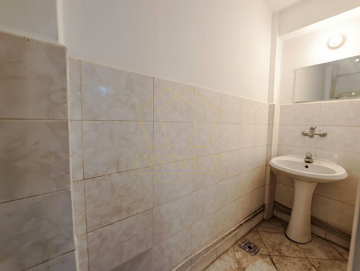 Com 0% Apartament cu o camera, parcare in curte | Piata Victoriei - Poză 5
