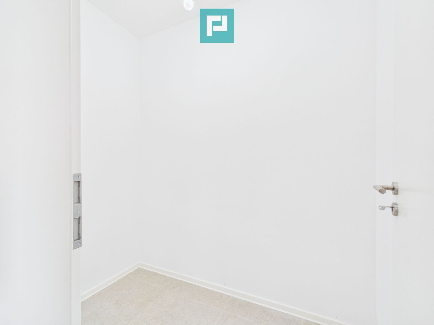 Apartament cu 2 camere şi dressing în Moşniţa Nouă - Poză 4