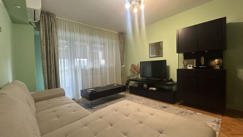Vânzare apartament 3 camere - Victoriei - Poză 2