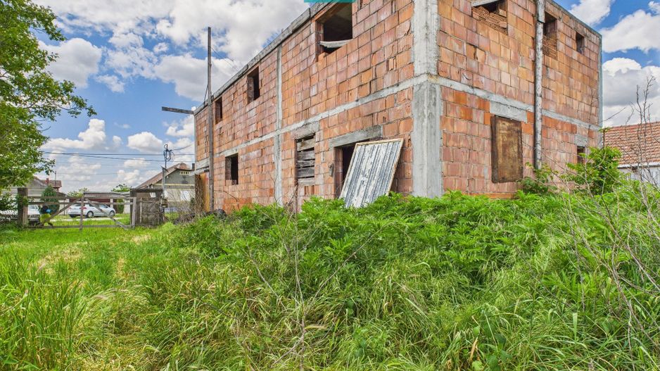 Casă mare, la rosu cu teren generos în Șimand - Poză 8