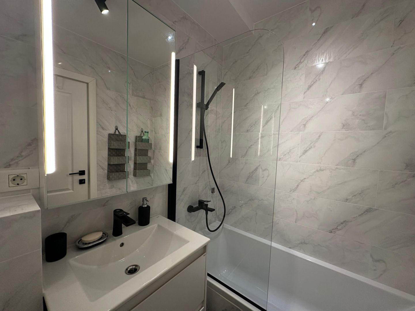 Apart 2 camere renovat 2024 Str Moldovița 0% comision! - Poză 9