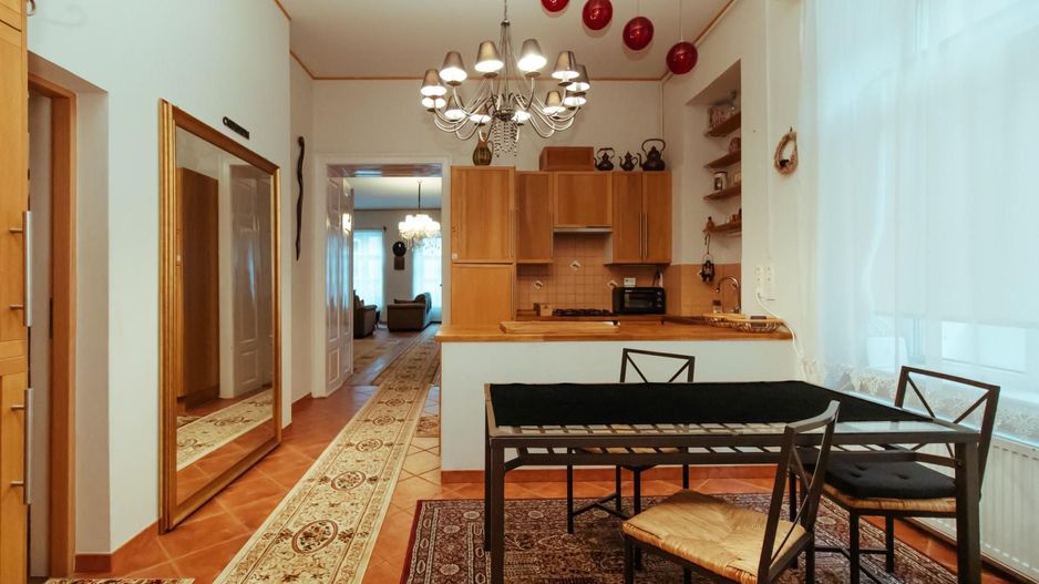 Piata Sfatului, apartament  deosebit, luminos, cu priveliște frumoasă - Poză 18