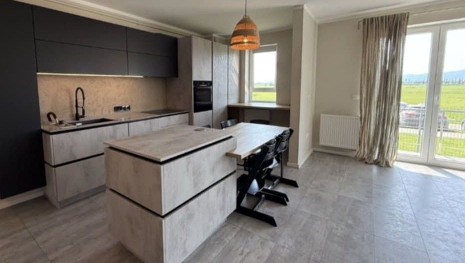 Apartament 2,5 camere chic cu grădină balcon vitrat și mobilier premium - Poză 1