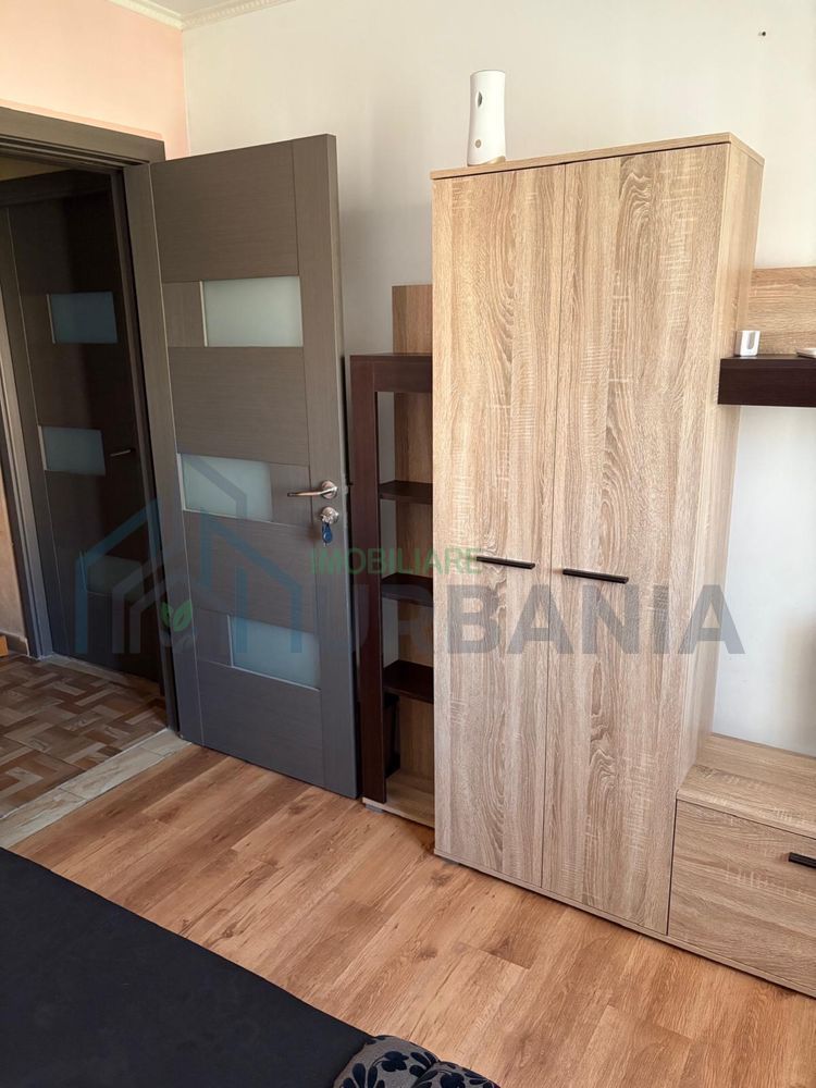 Camera libera in apartament cu 4 camere - Poză 2