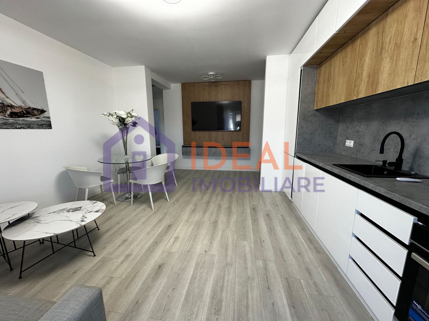 Apartament cu 3 camere și balcon de vânzare ,în zona Doamna Stanca - Poză 2