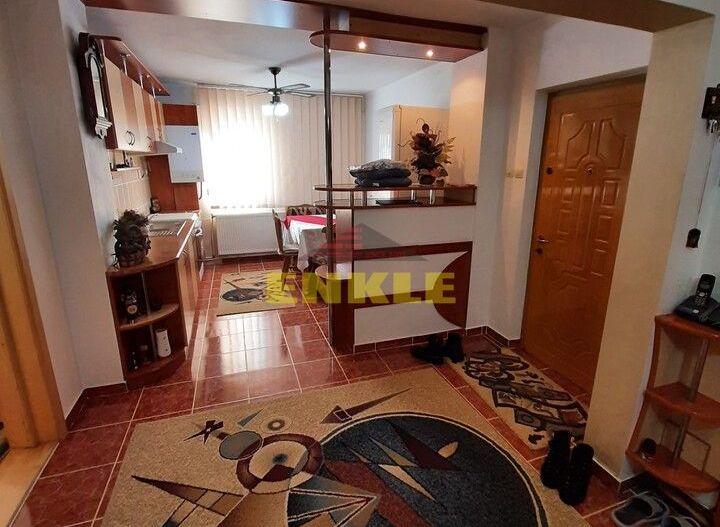 Apartament 3 camere, zona Bd.George Enescu , et.1, mobilat/utilat, pret negociabil ! - Poză 7