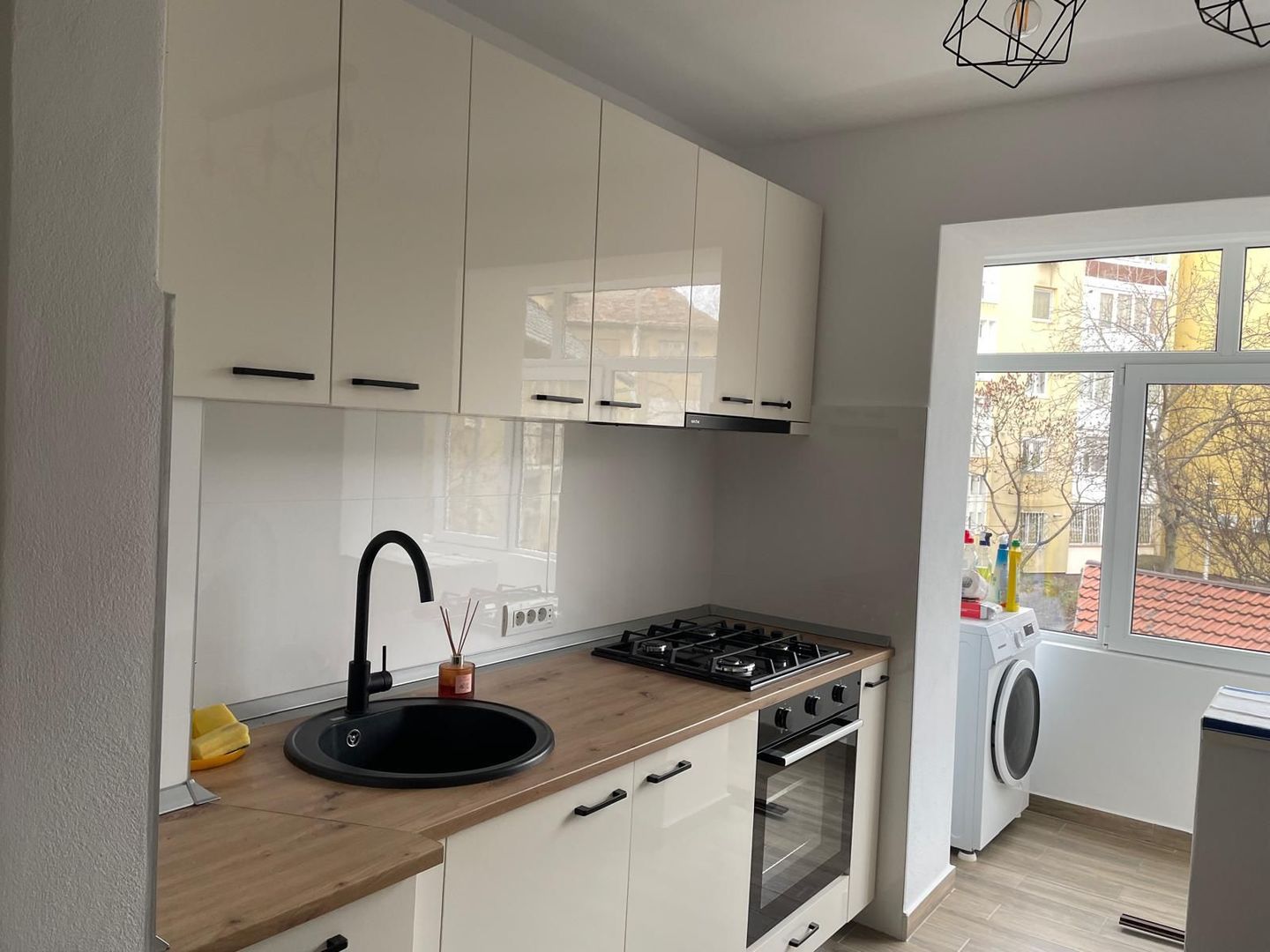 Spitalul Judetean | 2 Camere | Etaj 1 | Renovat complet | Centrala proprie - Poză 4