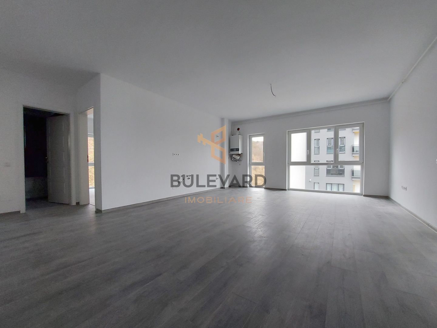 Apartament  cu 3 camere finisat modern! - Poză 1