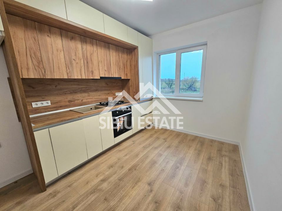 Apartament 3 camere decomanadate Calea Surii Mici - Poză 1