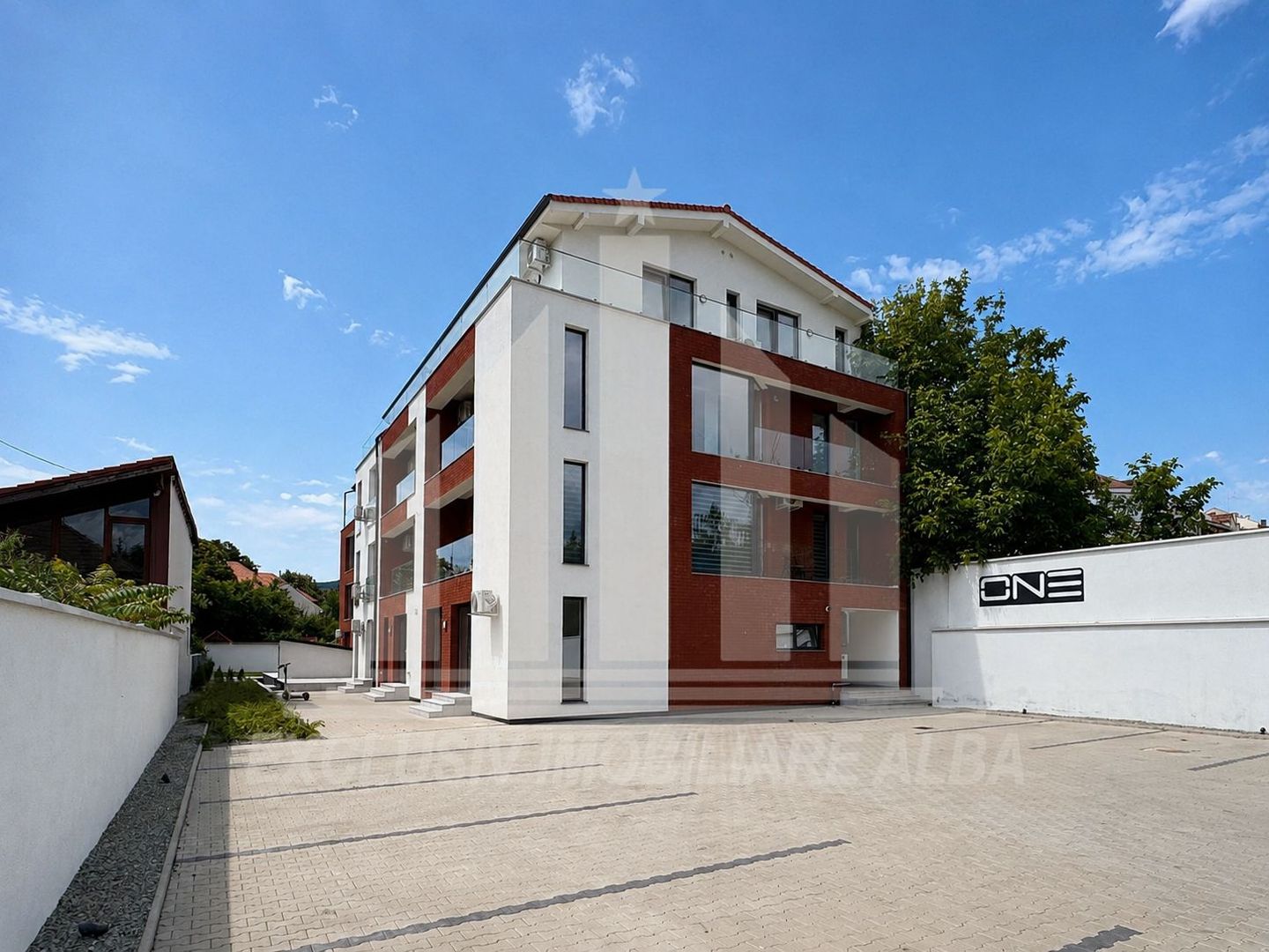 Apartamente cu 3 camere de vanzare, Centru - Poză 1