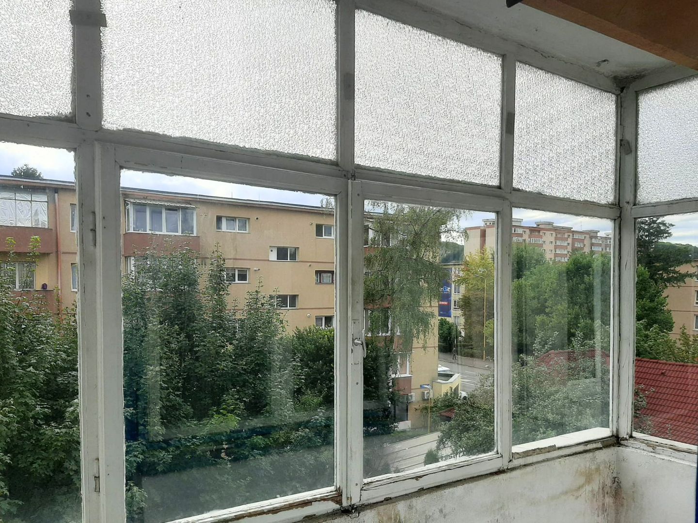 Apartament 2 camere 89000 EUR etaj intermediar foarte aproape de piata Astra - Poză 4