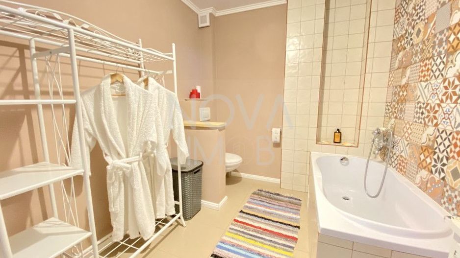 Apartament 3 camere, 2 bai, decomandat in Strand pentru inchiriat - Poză 7