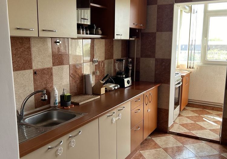 3 camere decomandat, centrala proprie, parcare inclusă, AC în fiecare cameră - Poză 4