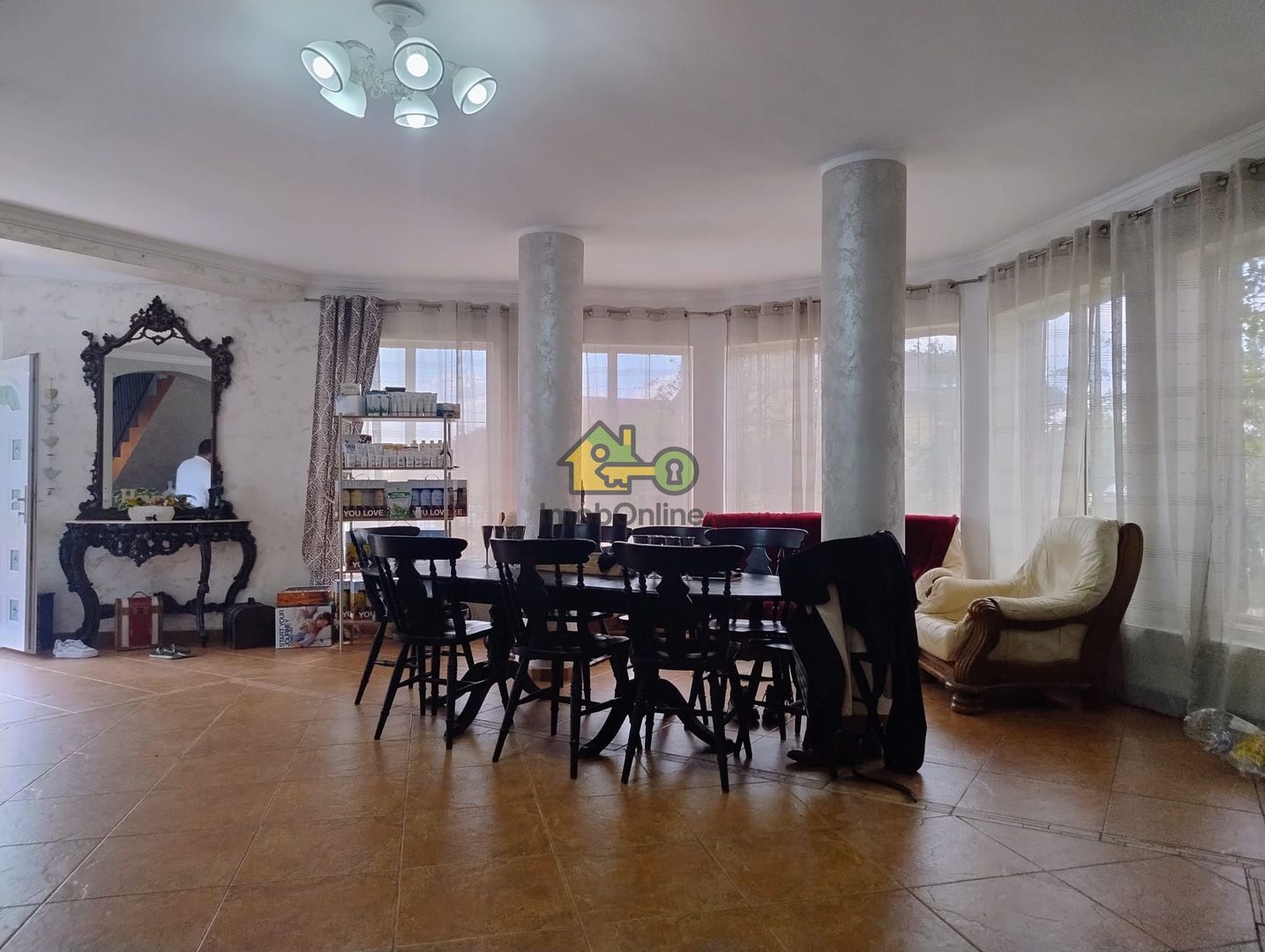 Vilă elegantă cu design luxos și grădină superb amenajată în Șag - Poză 9