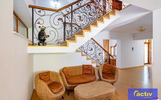 Vilă cu arhitectură aparte, spații generoase și curte intimă | Ovidiu - Poză 13