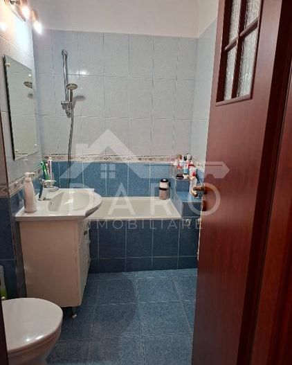 Vând apartament cu 3 camere în Tudor,strada Livezeni - Poză 3