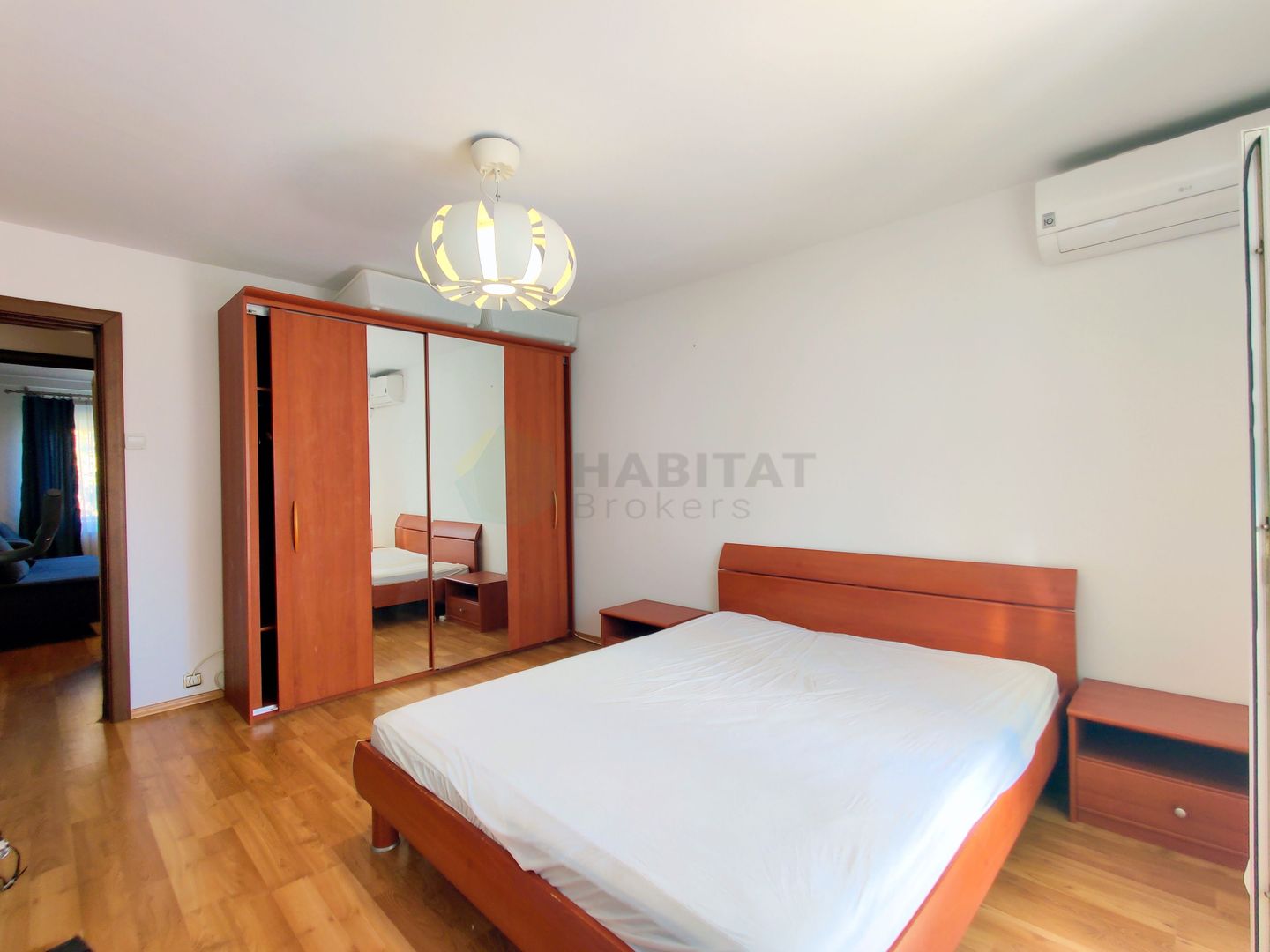 Decomandat, la cateva minute de parc si metrou - Poză 12