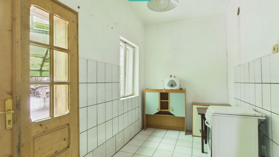 Casă cu 4 camere și teren de 4227mp în Curtici - Poză 10
