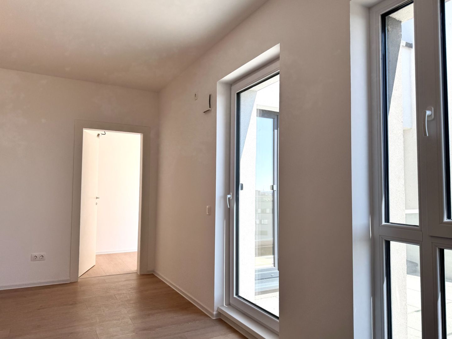 3 camere 75 mp SU + Balcon 8mp - Verdere curte interioară - Poză 6