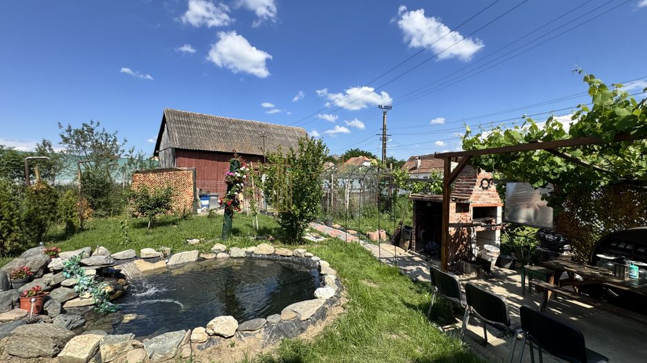 Casa de vanzare cu potential ridicat in Cornatel jud.Sibiu - Poză 1