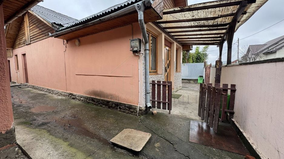 Casa + Spațiu comercial de vânzare în Onesti - Poză 18