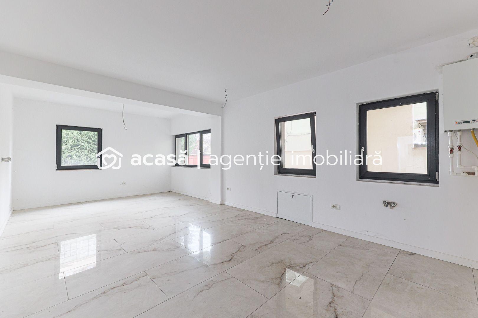 VÂNDUT! Apartament nou, ultracentral, cu loc de parcare privat - Poză 4
