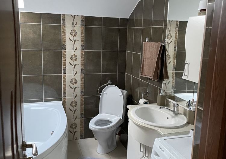 BRASADAS vinde ap 2 cam mobilat, recent renovat. - Poză 4