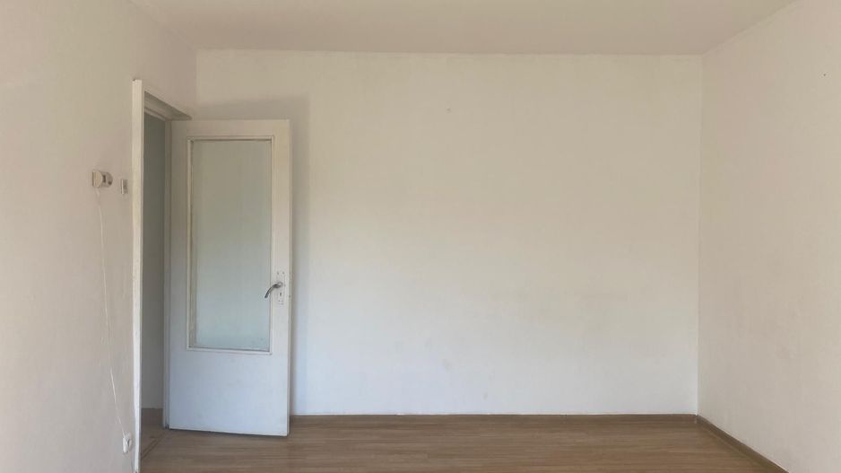Foarte luminos! Vanzare apartament cu 3 camere in Targoviste - M11 - Poză 3
