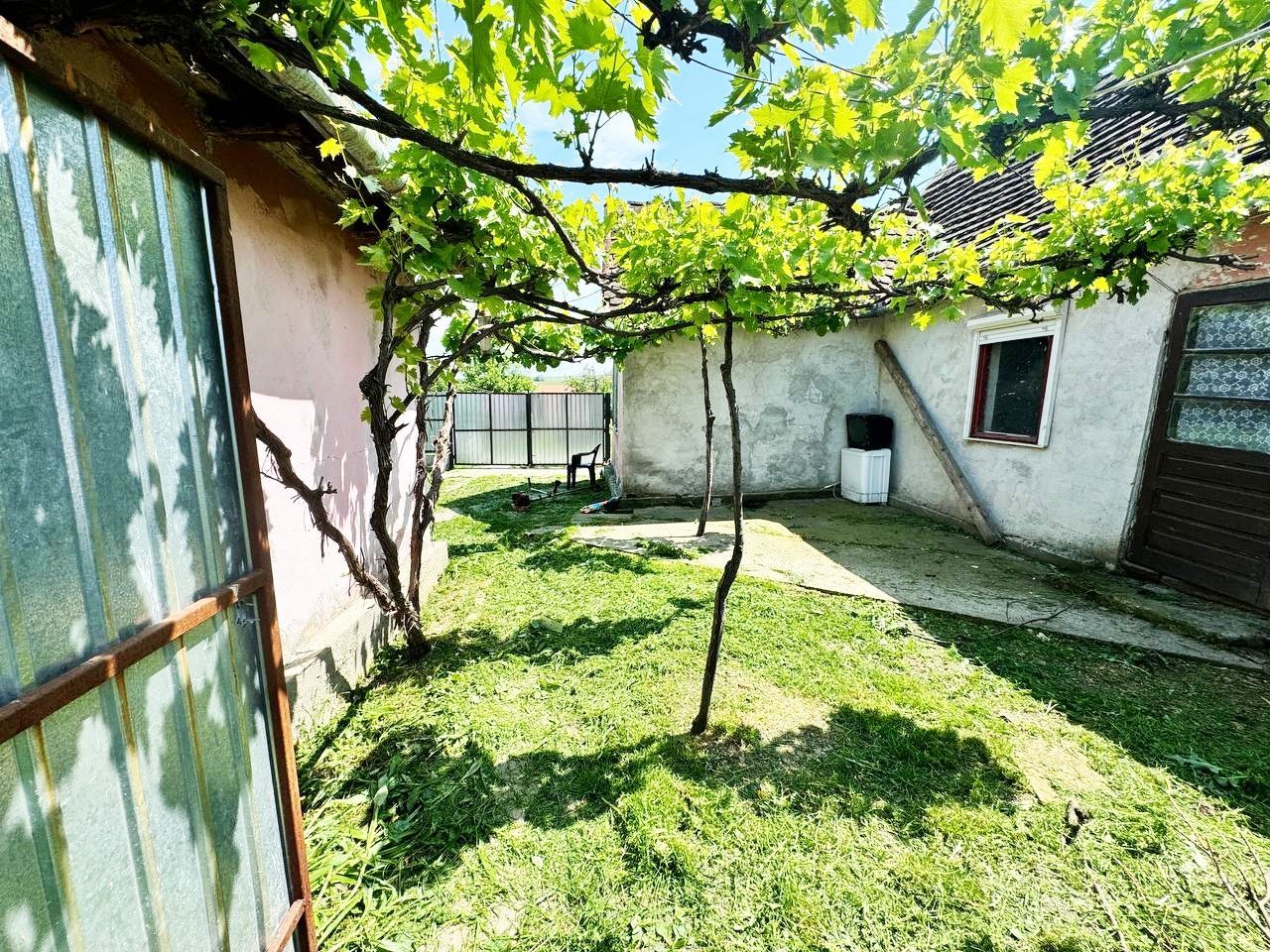 REZERVAT! Casă modestă în Arăneag, zona Căsoaia. - Poză 6
